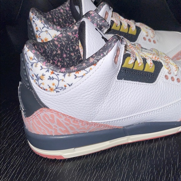 Jordan 3 Retro Big kids Sneakers in White and Pink Vintage Floral. Brand New‼️ - Picture 10 of 11